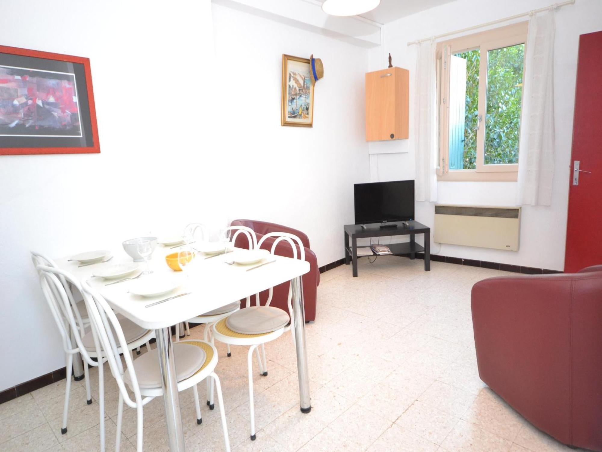 Apartment With Pool Amid Vineyards And Near The Beach Mèze Extérieur photo