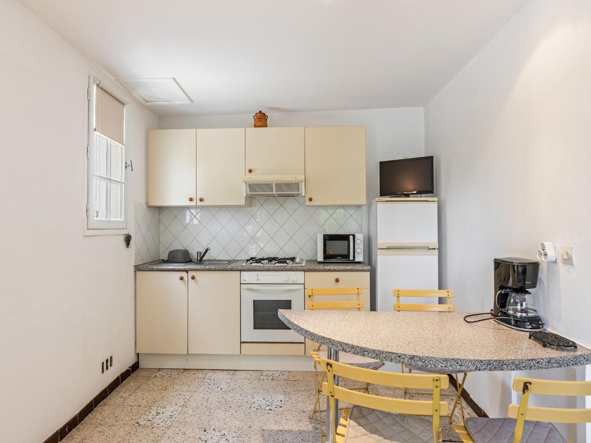 Apartment With Pool Amid Vineyards And Near The Beach Mèze Extérieur photo